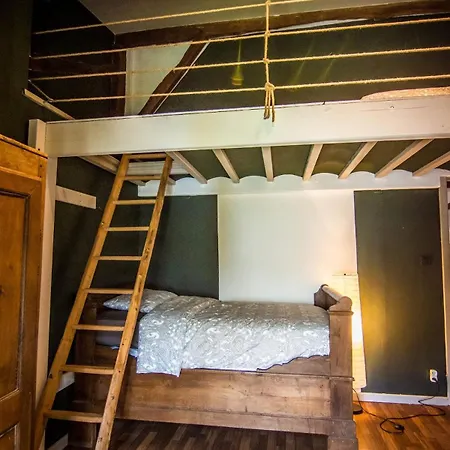 House Of Ardennes And Flowery Charm Feriehus